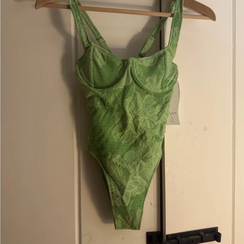 NWT Seea Ginger One Piece Swimsuit – Citron Green XS